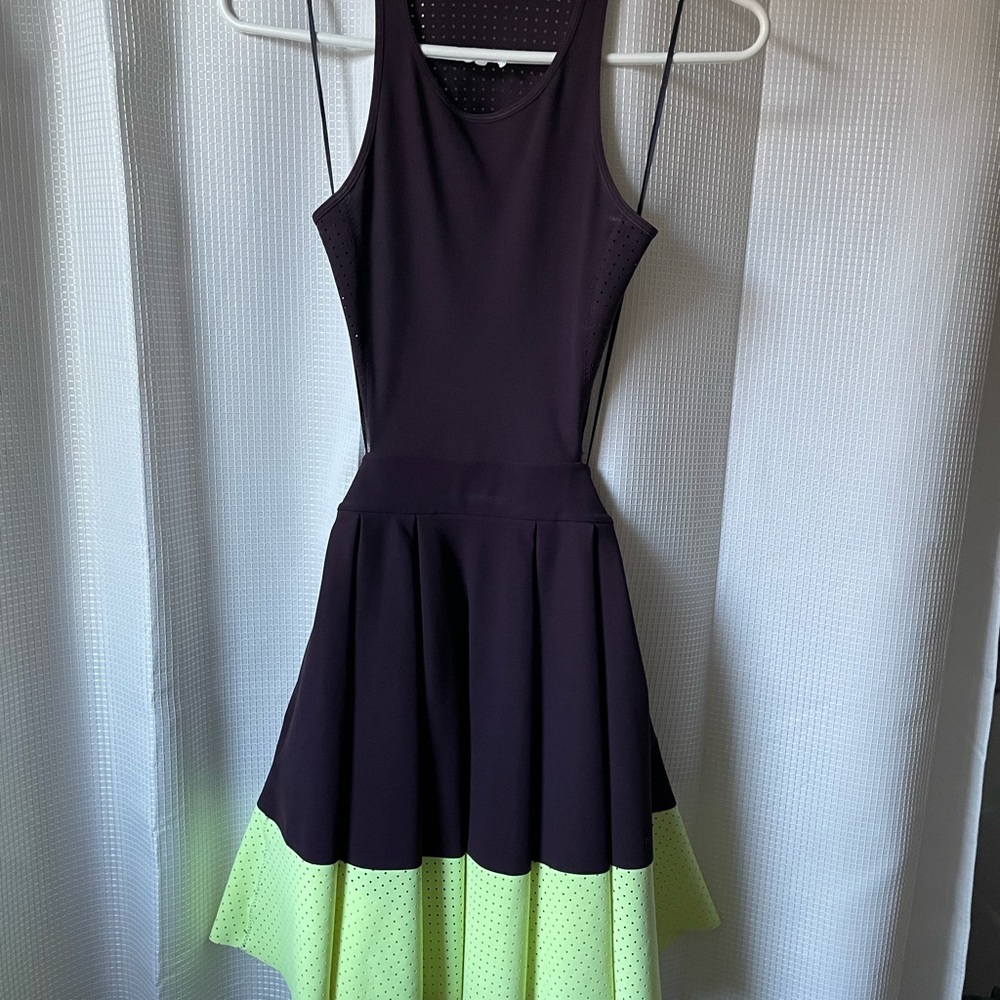 LULULEMON Away dress Black Cherry/Lime